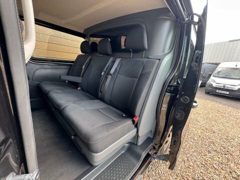 Nissan NV300 Mpv #26