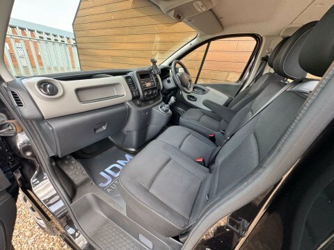 Nissan NV300 Mpv #29