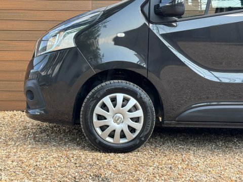 Nissan NV300 Mpv #11