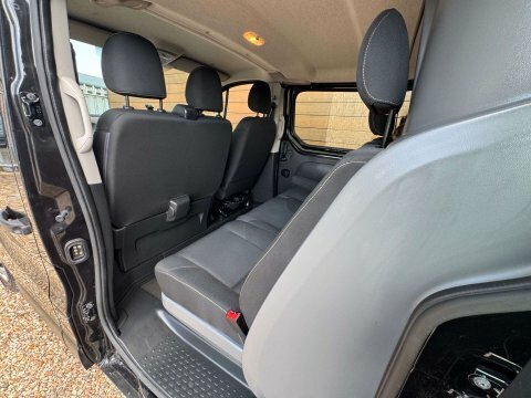 Nissan NV300 Mpv #27