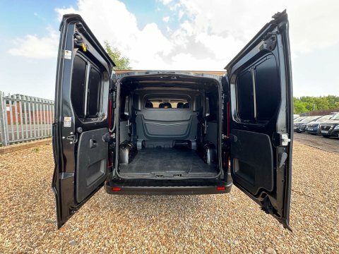 Nissan NV300 Mpv #5