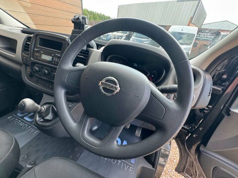 Nissan NV300 Mpv #20