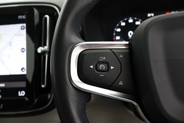 Volvo XC40 T3 Inscription VX19MDV Silver #3