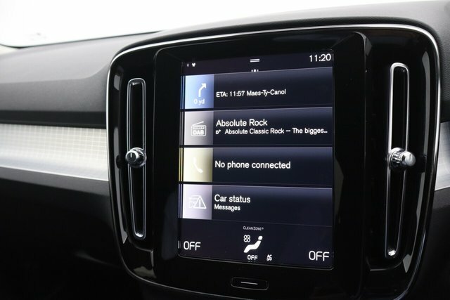 Volvo XC40 T3 Momentum Privacy CU22KWH Black #3