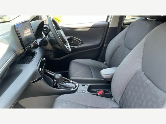 Toyota Yaris Design LA24CME White #5