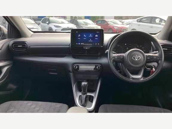 Toyota Yaris Icon White #6