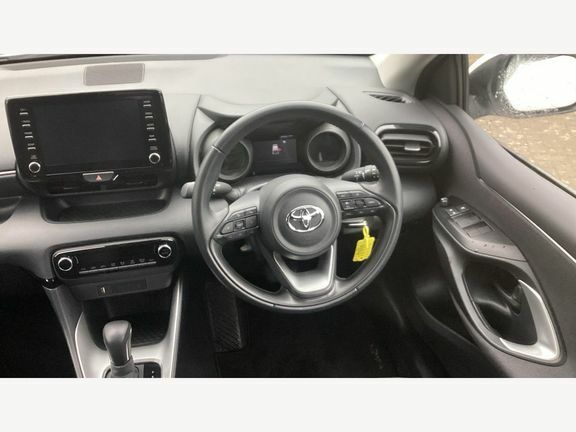 Toyota Yaris Design RF23JXO White #6