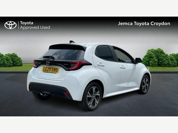 Toyota Yaris Design White #2