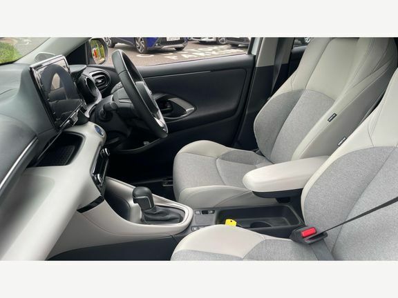 Toyota Yaris Excel LB23HKJ White #5