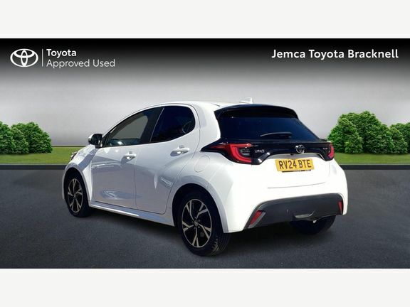 Toyota Yaris Design RV24BTE White #4