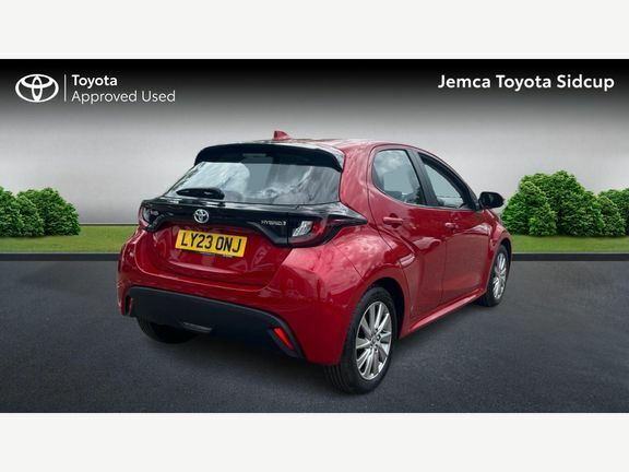 Toyota Yaris Icon  #2