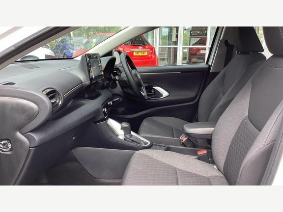 Toyota Yaris Icon LP23FHR White #5