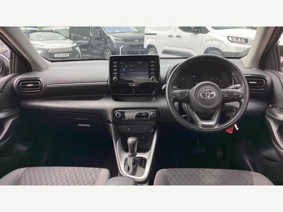 Toyota Yaris Icon LP23FHR White #6
