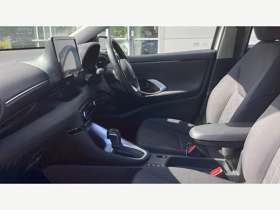 Toyota Yaris Icon LS24YCP White #5