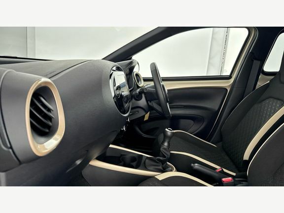 Toyota Aygo X Edge Beige #5