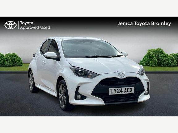 Toyota Yaris Icon White