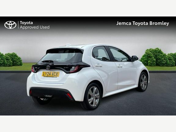 Toyota Yaris Icon LY24ACX White #2