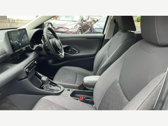 Toyota Yaris Design NU74VFC White #5
