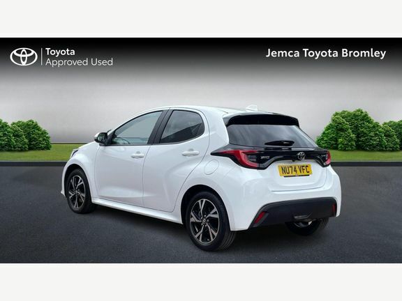 Toyota Yaris Design NU74VFC White #4