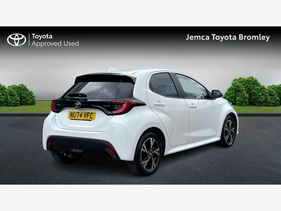 Toyota Yaris Design NU74VFC White #2