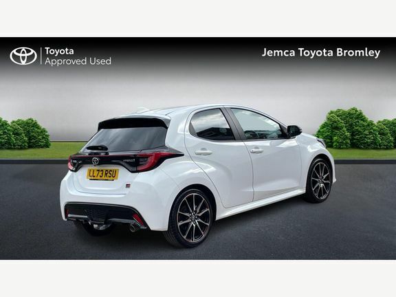 Toyota Yaris Gr Sport LL73RSU White #2