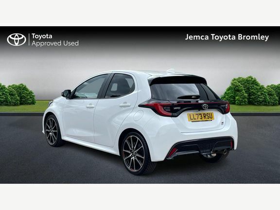 Toyota Yaris Gr Sport LL73RSU White #4