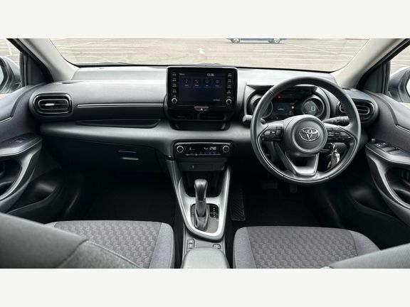 Toyota Yaris Design LL73JXH White #6
