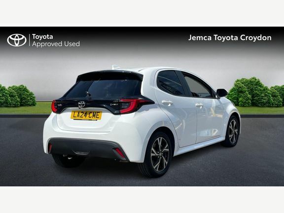 Toyota Yaris Design LA24CME White #2