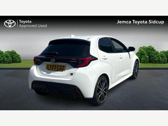 Toyota Yaris Gr Sport LY23CZZ White #2