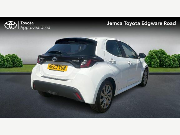 Toyota Yaris Icon White #2