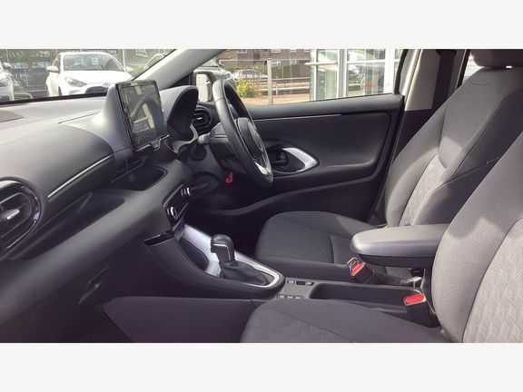 Toyota Yaris Icon White #5