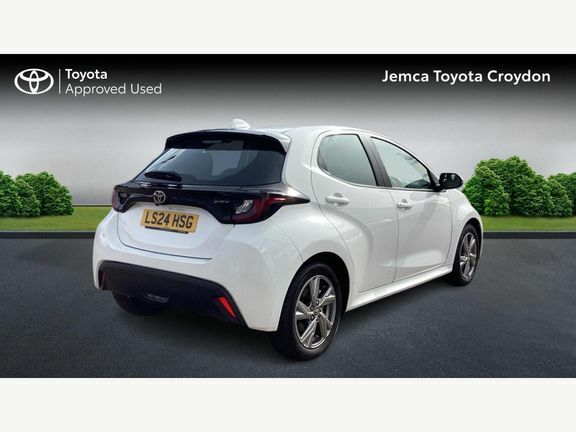Toyota Yaris Icon White #2
