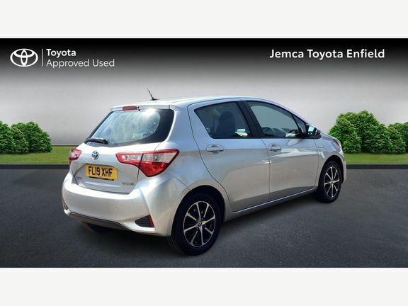 Toyota Yaris 1.5 Vvt-h Icon Tech E-cvt Euro 6 Ss FL19XHF Silver #2