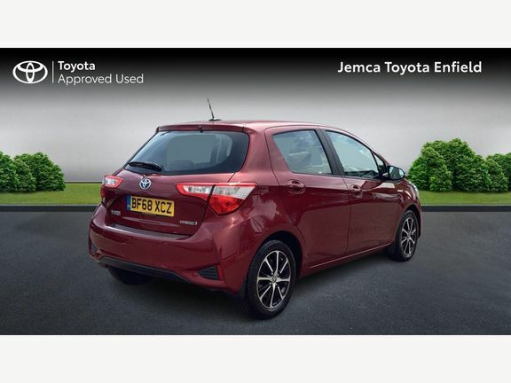 Toyota Yaris Icon Tech 1.5 Hybrid BF68XCZ Red #2