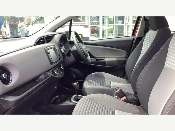 Toyota Yaris Icon Tech 1.5 Hybrid BF68XCZ Red #5