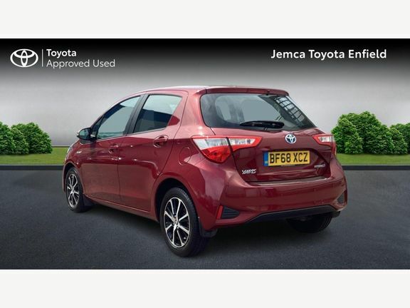 Toyota Yaris Icon Tech 1.5 Hybrid BF68XCZ Red #4