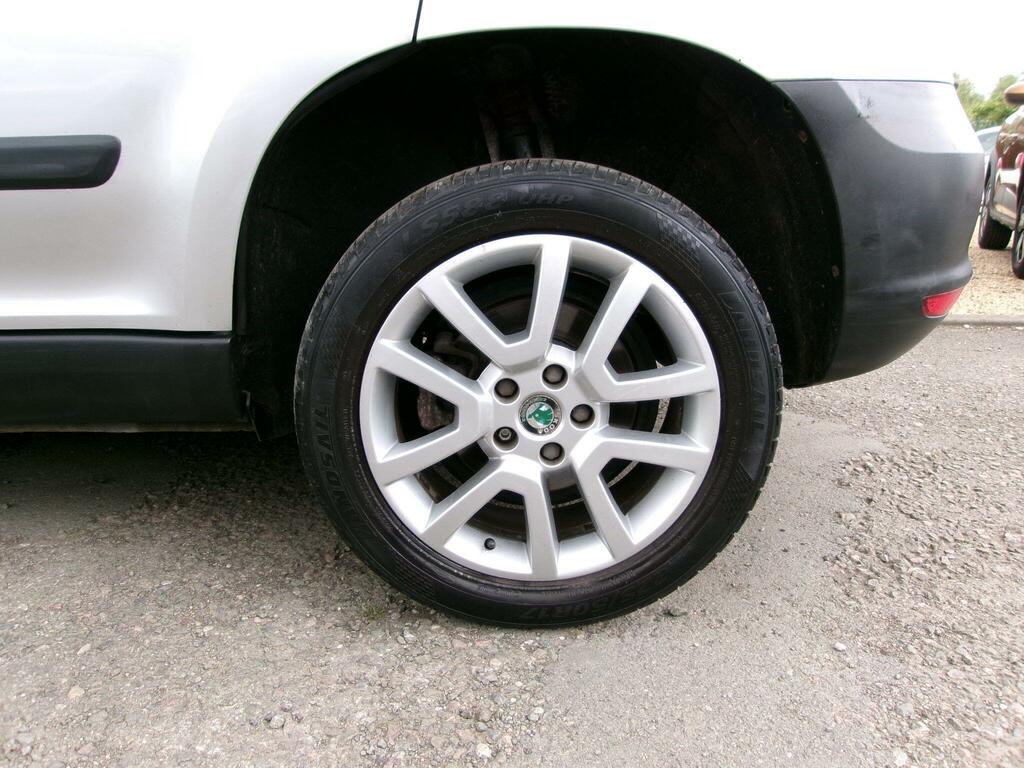Skoda Yeti Elegance Tsi Red #32