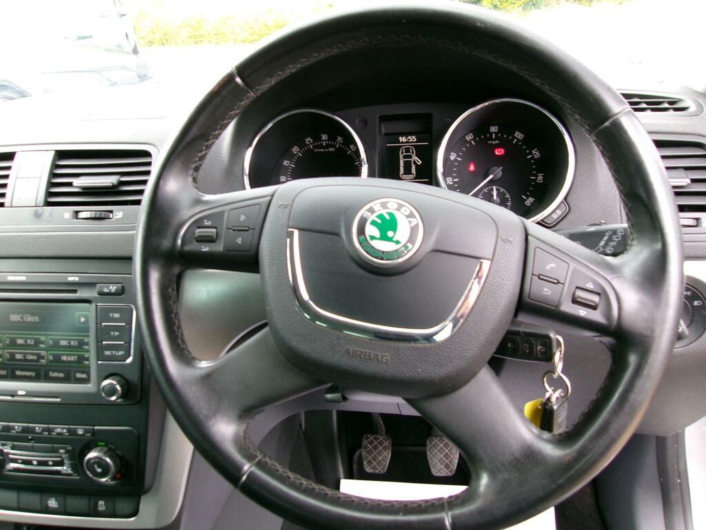 Skoda Yeti Elegance Tsi Red #40