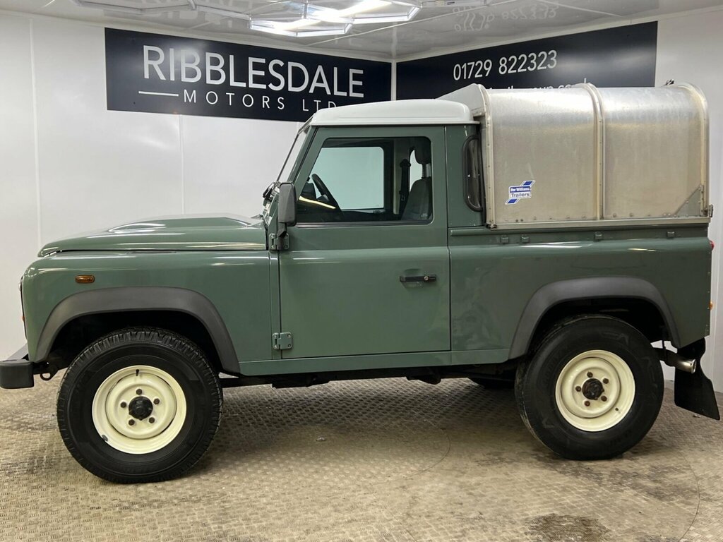 Land Rover Defender 2.2L Td Hard Top Silver #4