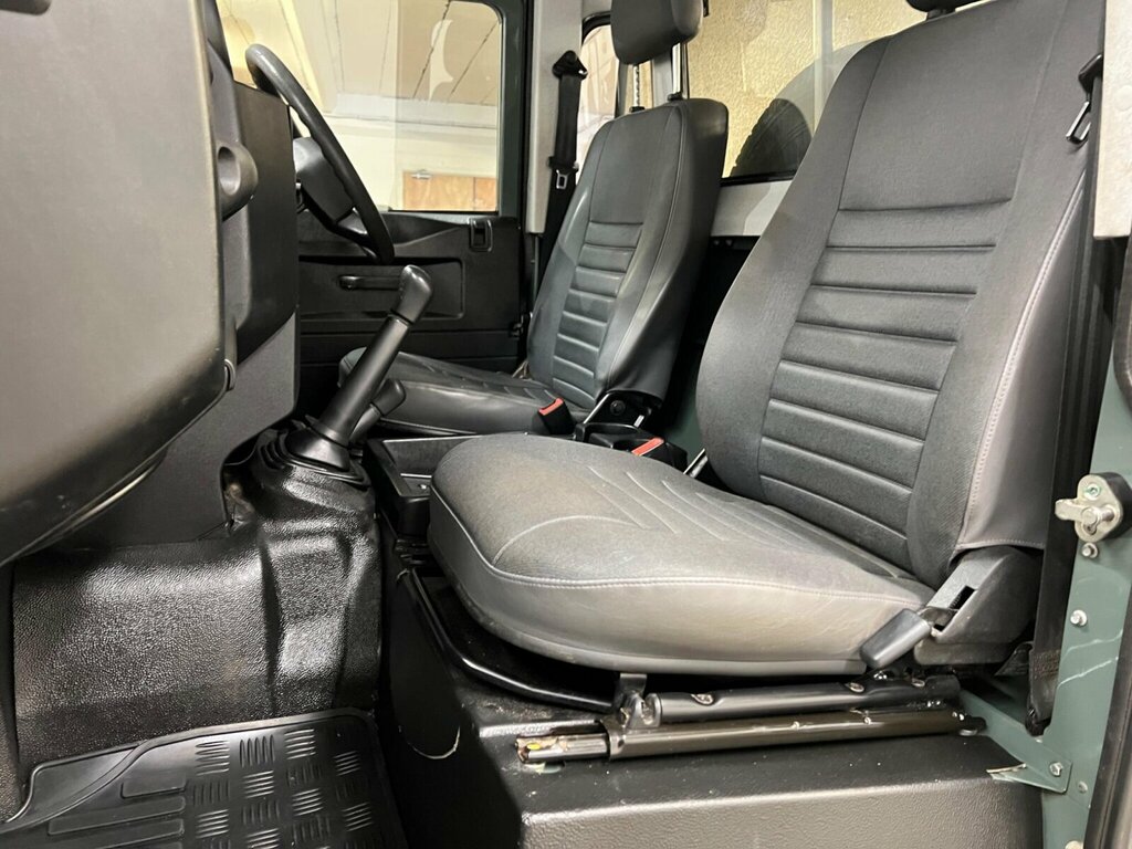 Land Rover Defender 2.2L Td Hard Top Silver #10