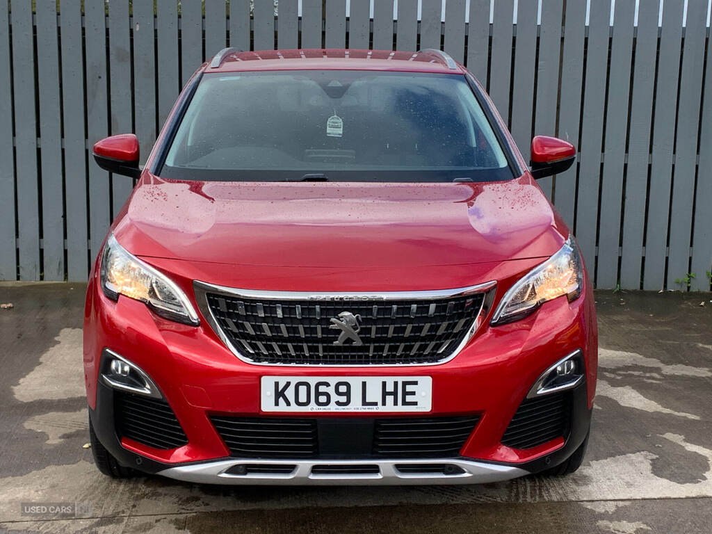 Peugeot 3008 1.5 Bluehdi Allure KO69LHE Red #2