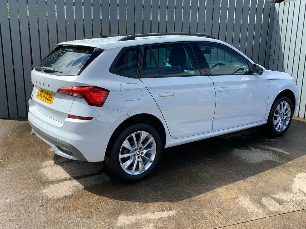 Skoda Kamiq 1.0 Tsi 95 Se Drive AMZ4328 White #4