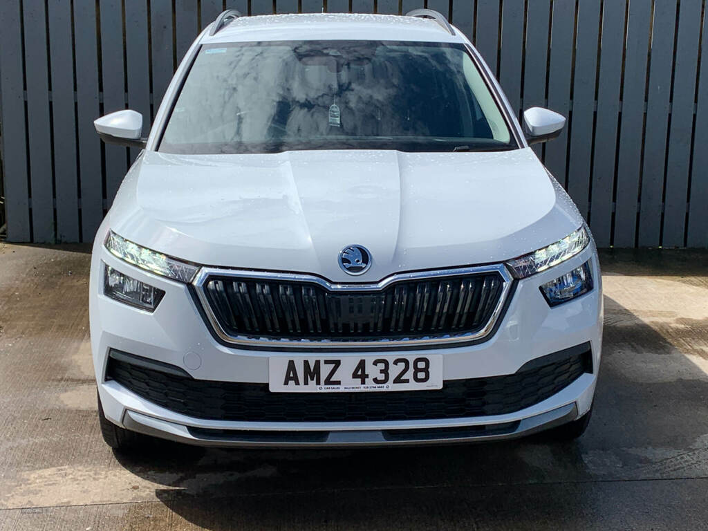 Skoda Kamiq 1.0 Tsi 95 Se Drive AMZ4328 White #2