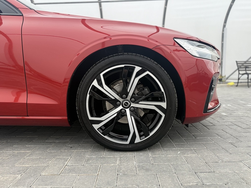 Volvo V60 B4 Mhev Plus CV25FWR Red #3