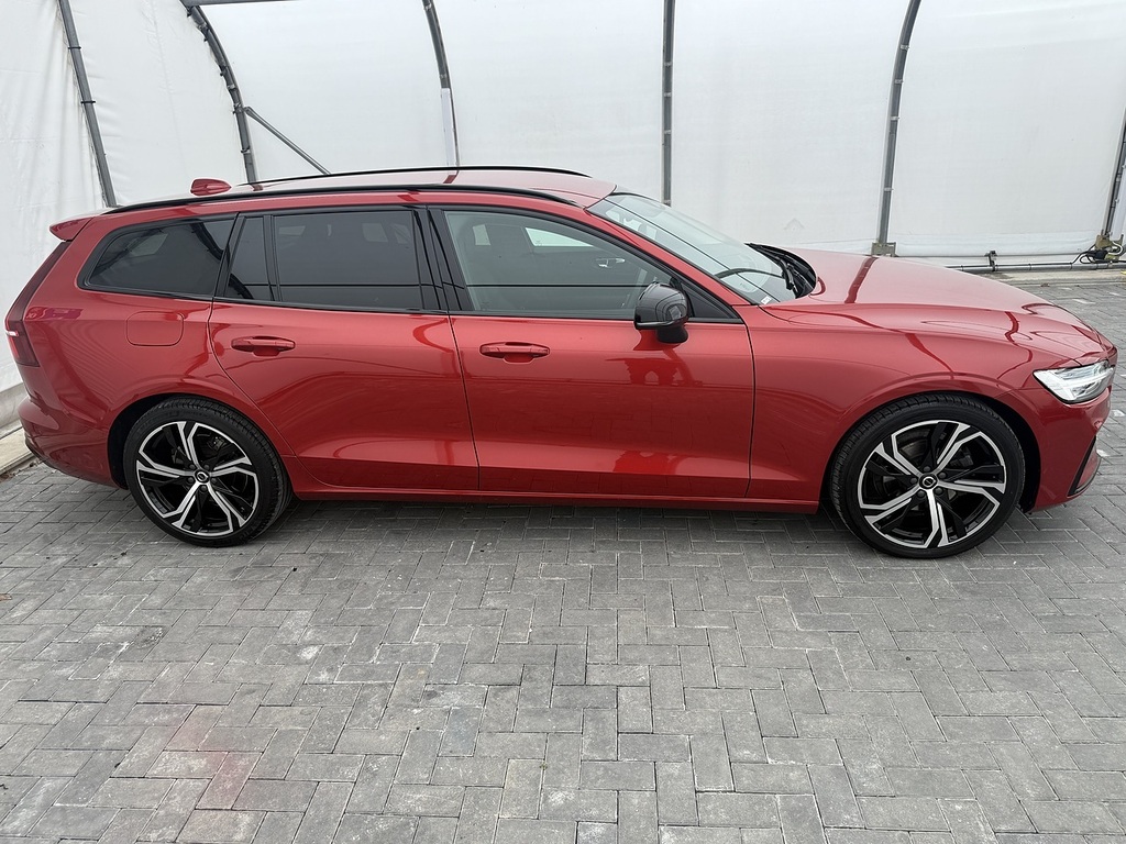 Volvo V60 B4 Mhev Plus CV25FWR Red #2