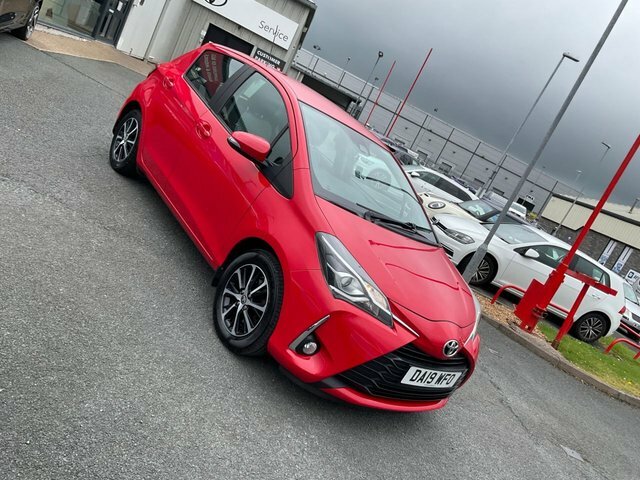 Toyota Yaris 1.5 Vvt-i Icon Tech Hatchback Eu DA19WFO Red #4