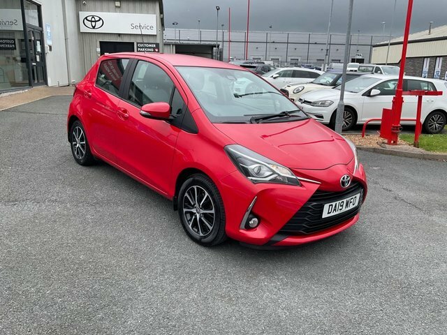 Toyota Yaris 1.5 Vvt-i Icon Tech Hatchback Eu Red