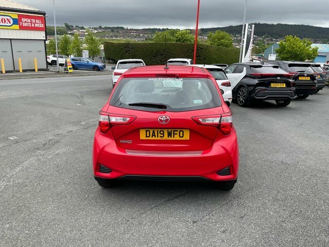 Toyota Yaris 1.5 Vvt-i Icon Tech Hatchback Eu DA19WFO Red #6