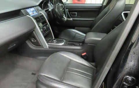 Land Rover Discovery Sport 2.0 Td4 Hse CV18JFO Black #2