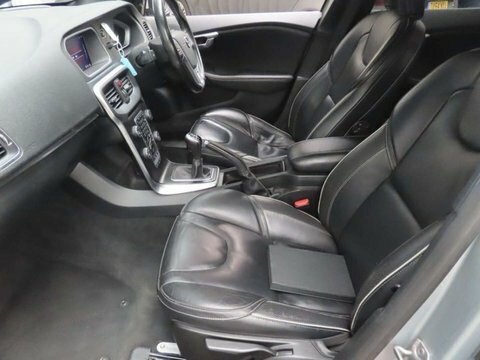Volvo V40 2.0 D4 R-design KP18SYC Silver #2